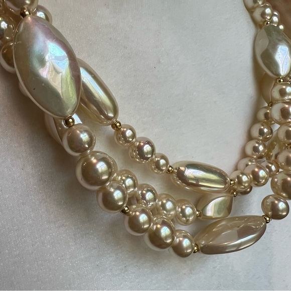 Multi Strand Faux Pearls Three Strand Elegant Statement - Picture 5 of 11